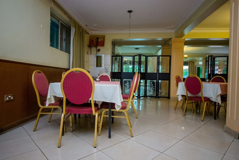 Emerald Hotel 43/55