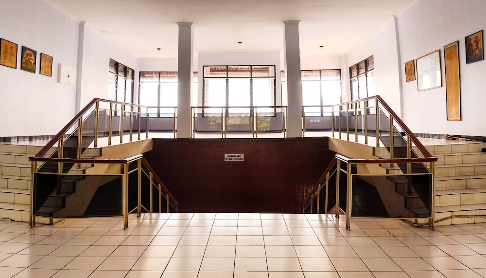 Hotel Wisata by ZUZU in MAGELANG