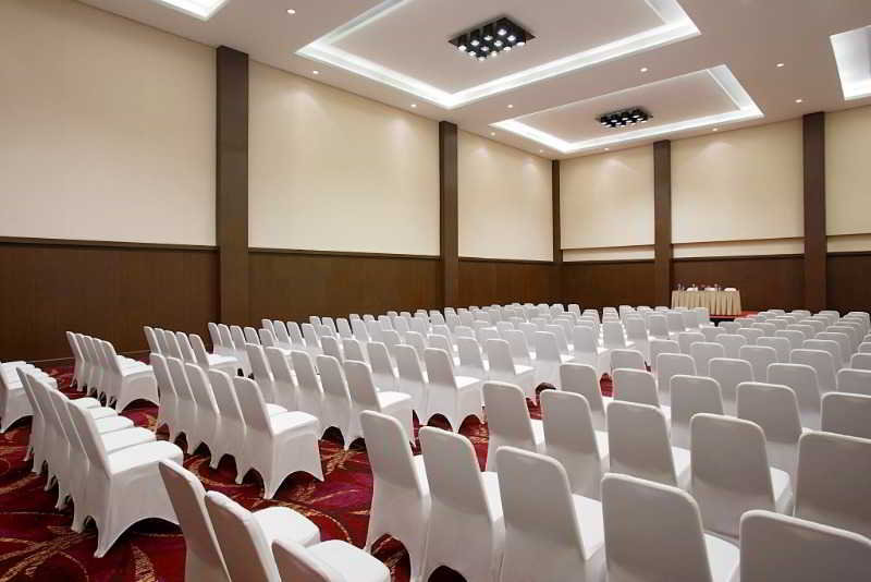 Hotel Santika Palu 30/36