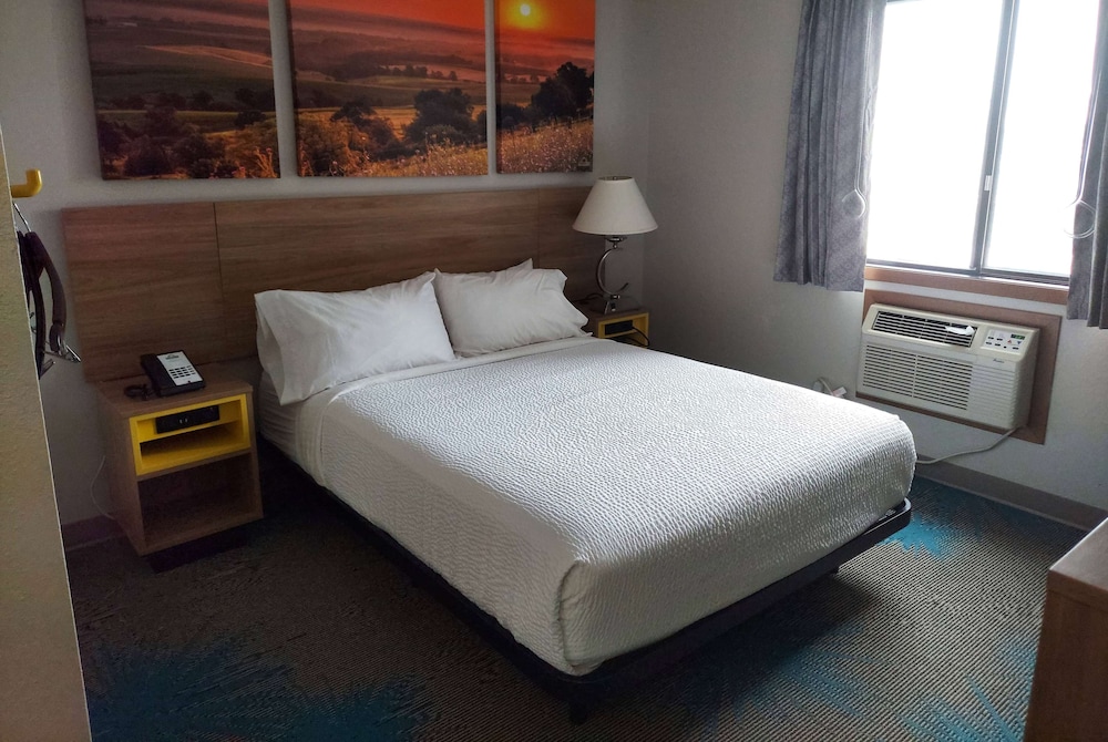 Room, Queen Bed, Accessible