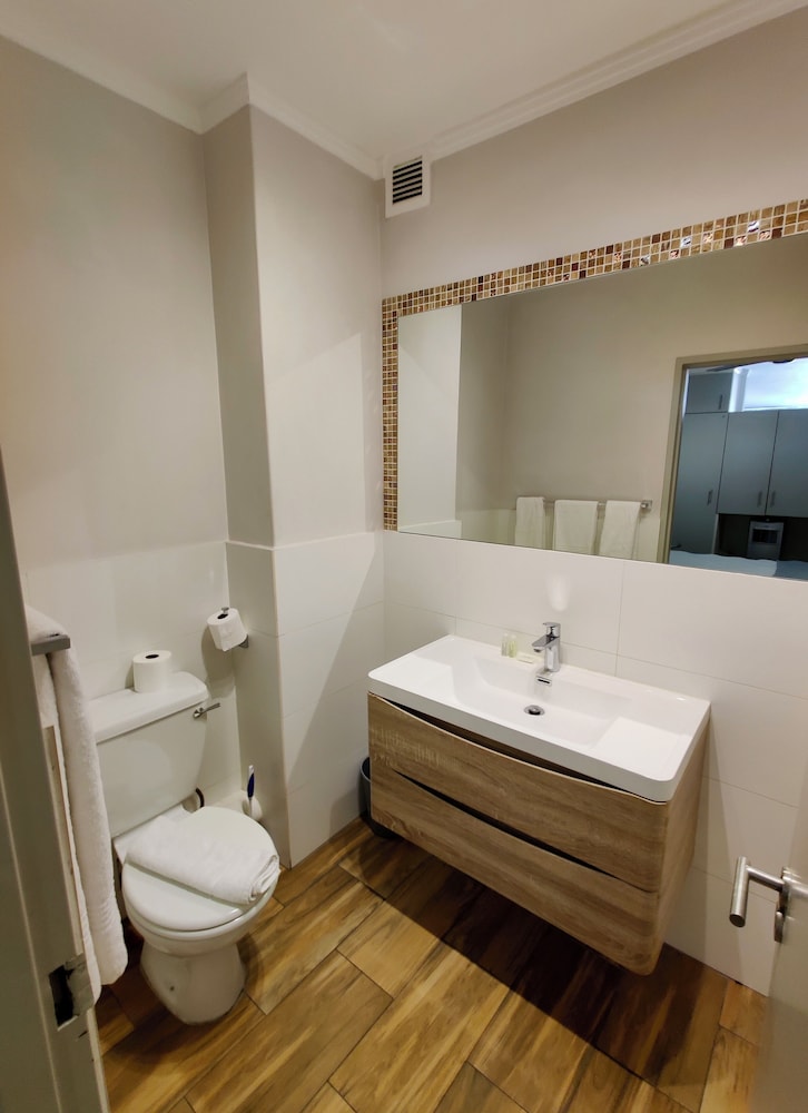 Midtown Rentals At The Four Seasons 38/38