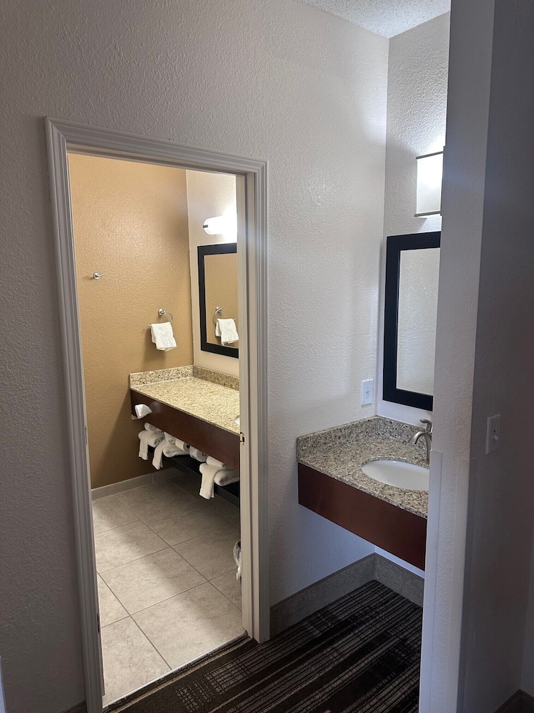 Northfield Inn Suites Conference Center 61/63