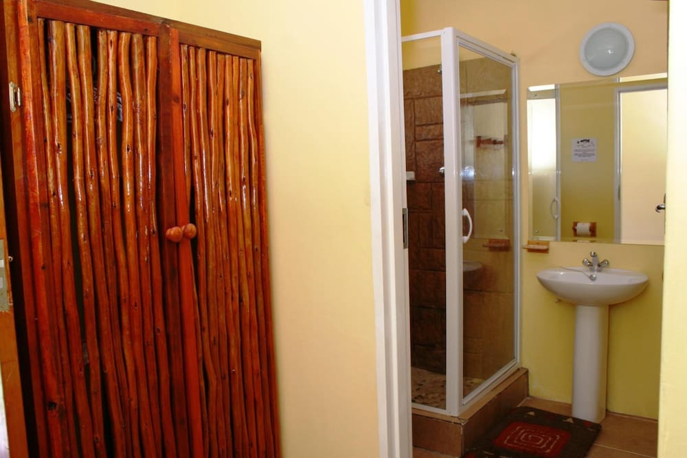 Flintstones Guest House Fourways 50/50