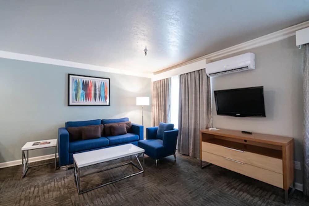 Alexis Park Resort 30/67