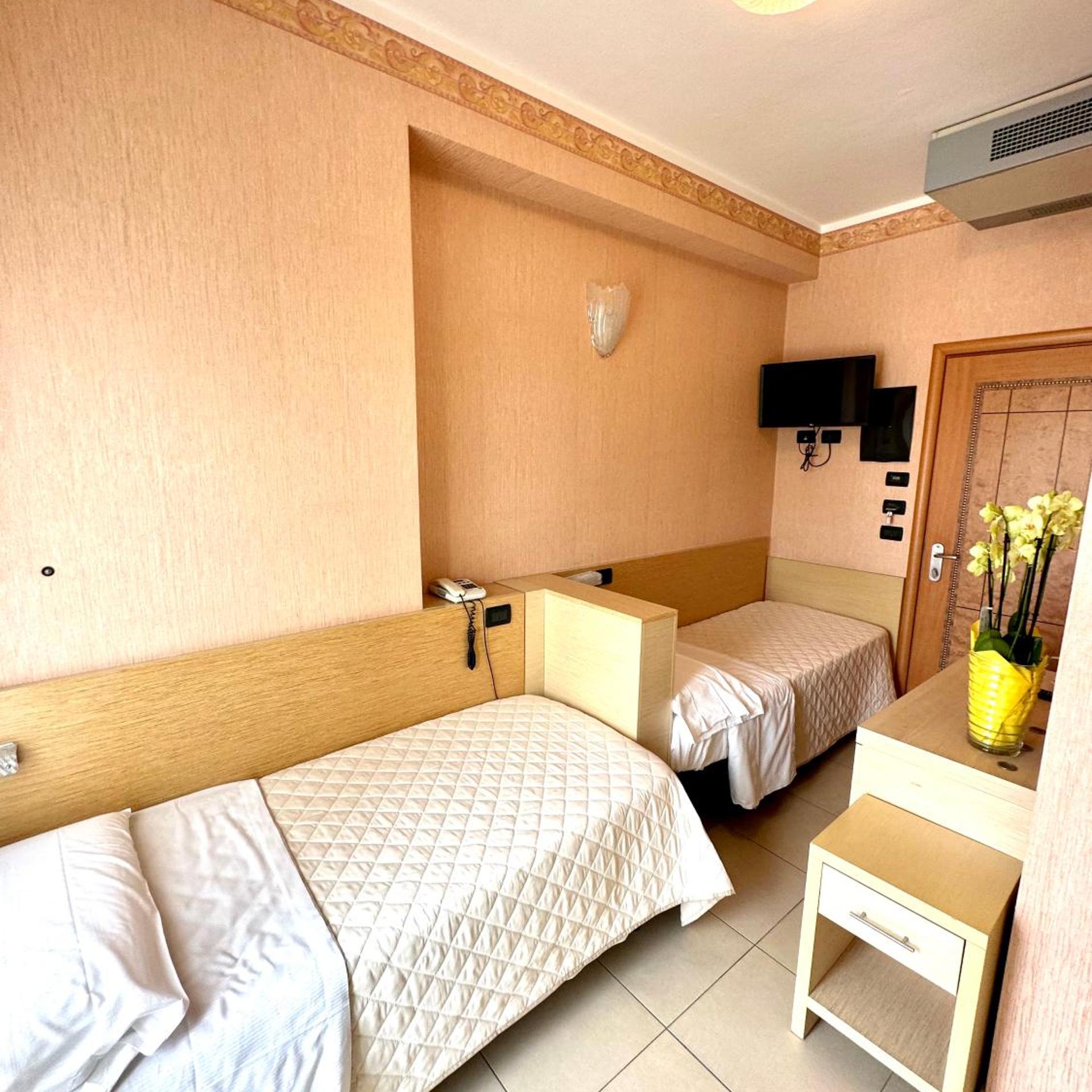 Budget, Twin Beds