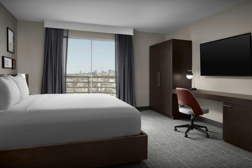 Hospitality, King Bed, Harbour View, Sofa, Bathtub