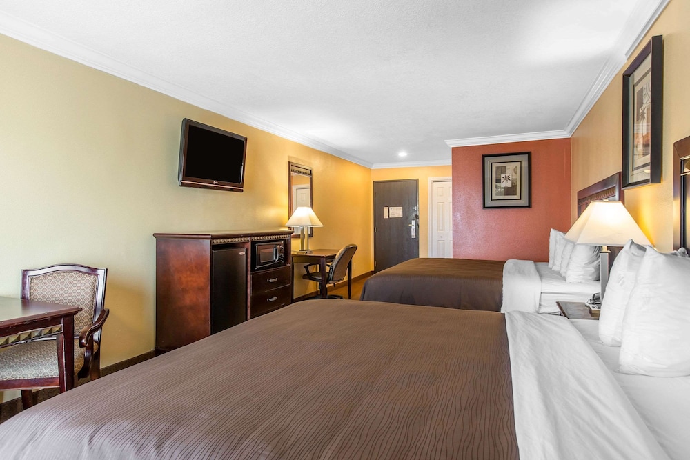 Quality Inn and Suites Bell Gardens Los Angeles 16/38