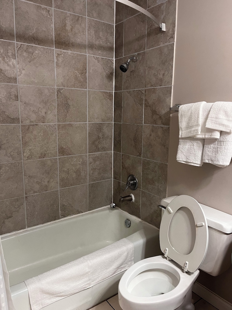 Apm Inn & Suites 52/54