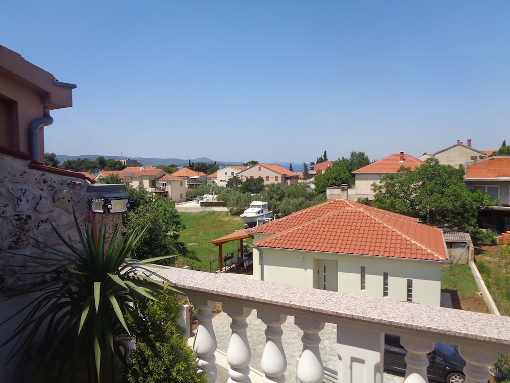 APARTMENTS MORETA 44/50