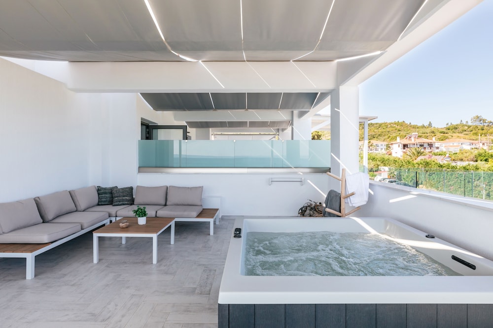 Blue Carpet Luxury Suites 33/50
