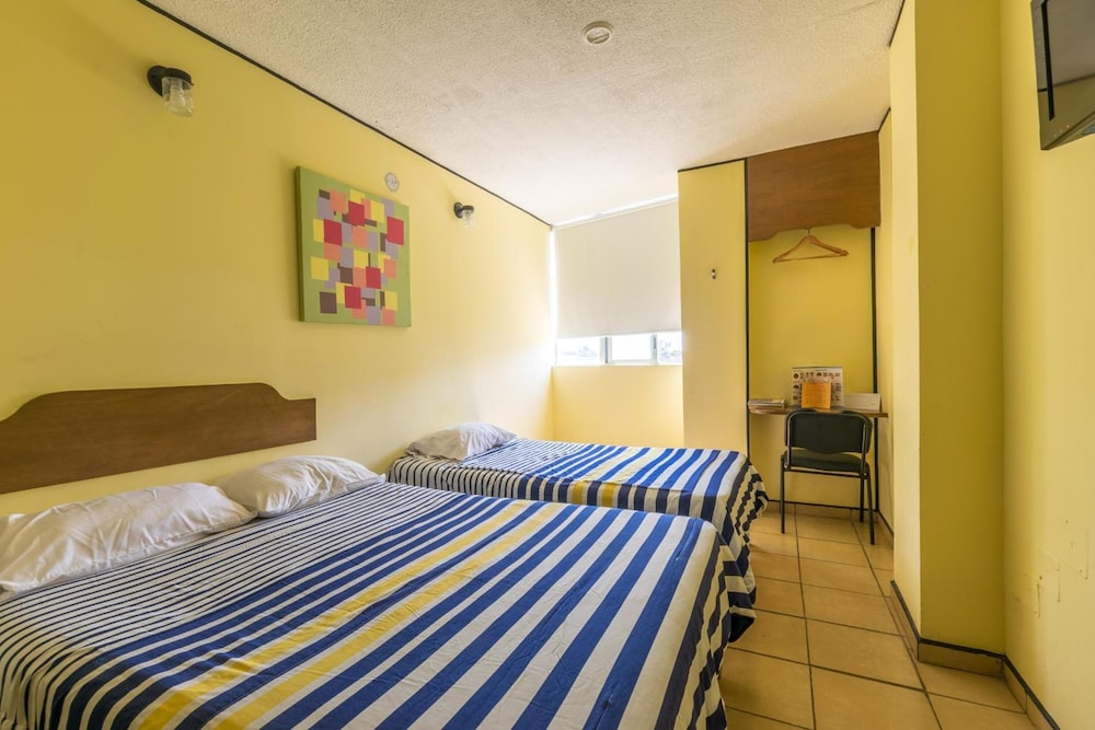 Hotel Mateos 1215 9/42
