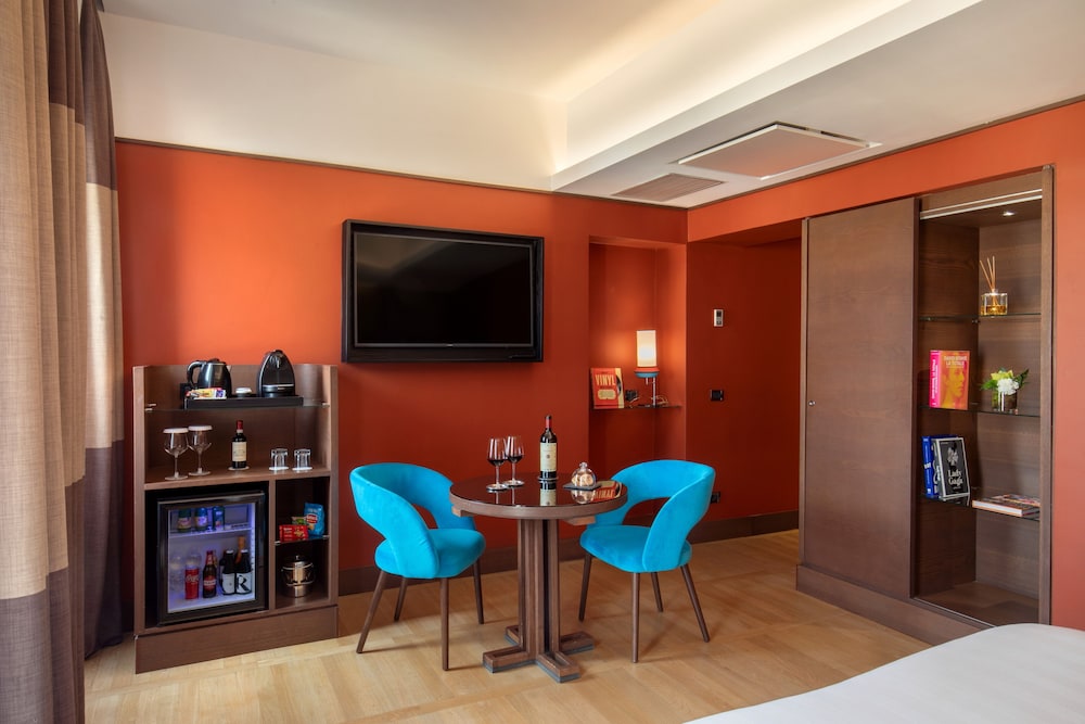 The Independent Hotel 52/62