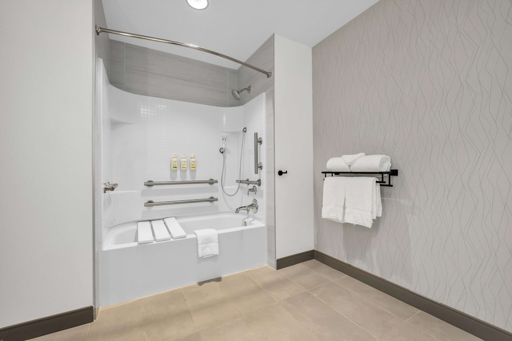 La Quinta Inn & Suites by Wyndham San Jose Silicon Valley 48/50