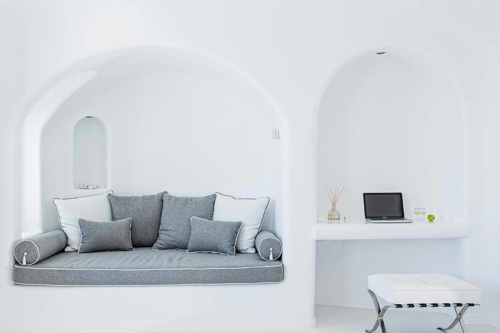 DREAMS LUXURY SUITES 34/50