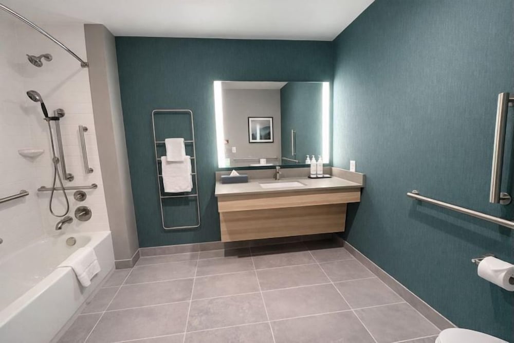 غرفة بسرير كينج لذوي الإعاقة، La Quinta Inn and Suites by Wyndham Leavenworth 6/8