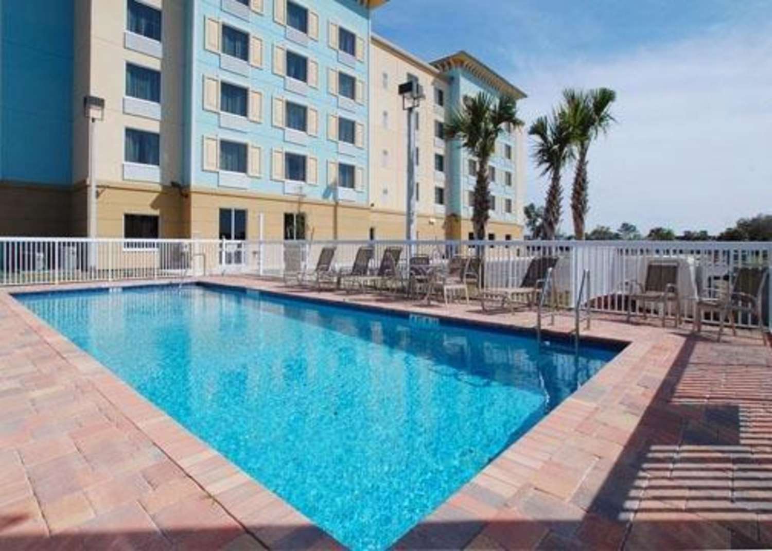 Comfort Suites Palm Bay - Melbourne 2/52