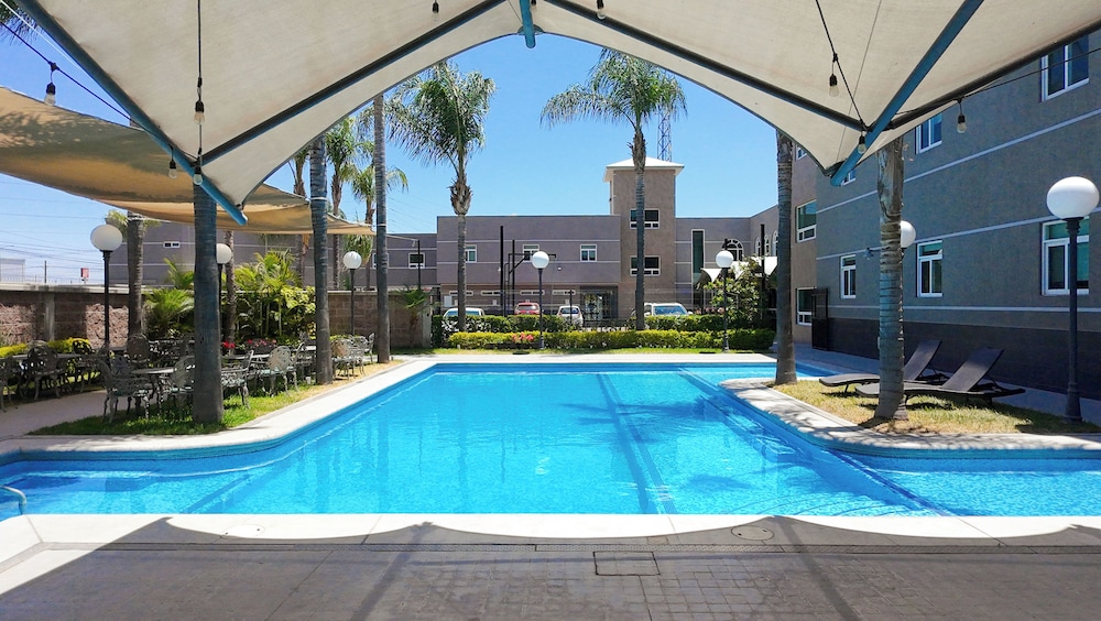Hotel & Suites Aliana 48/50