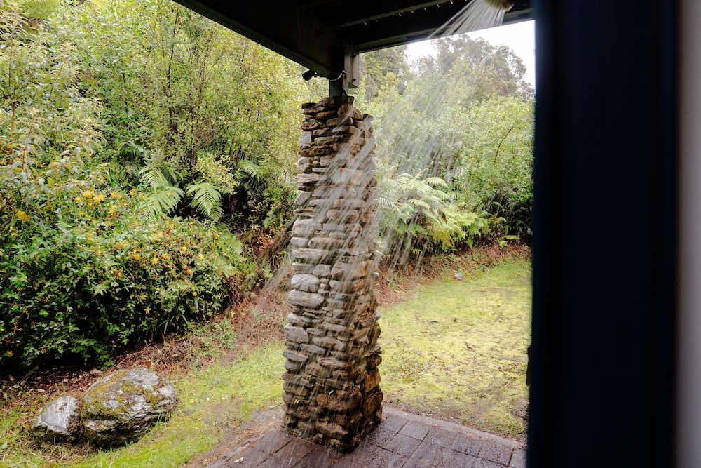 Haka House Franz Josef 33/35
