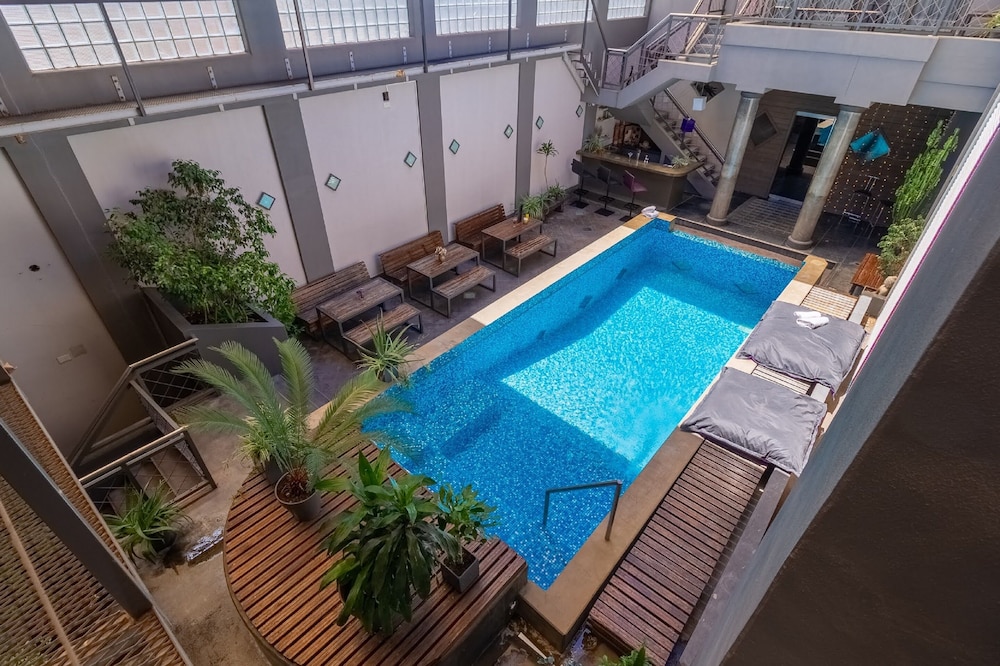 Prodeo Hotel Lounge 10/70