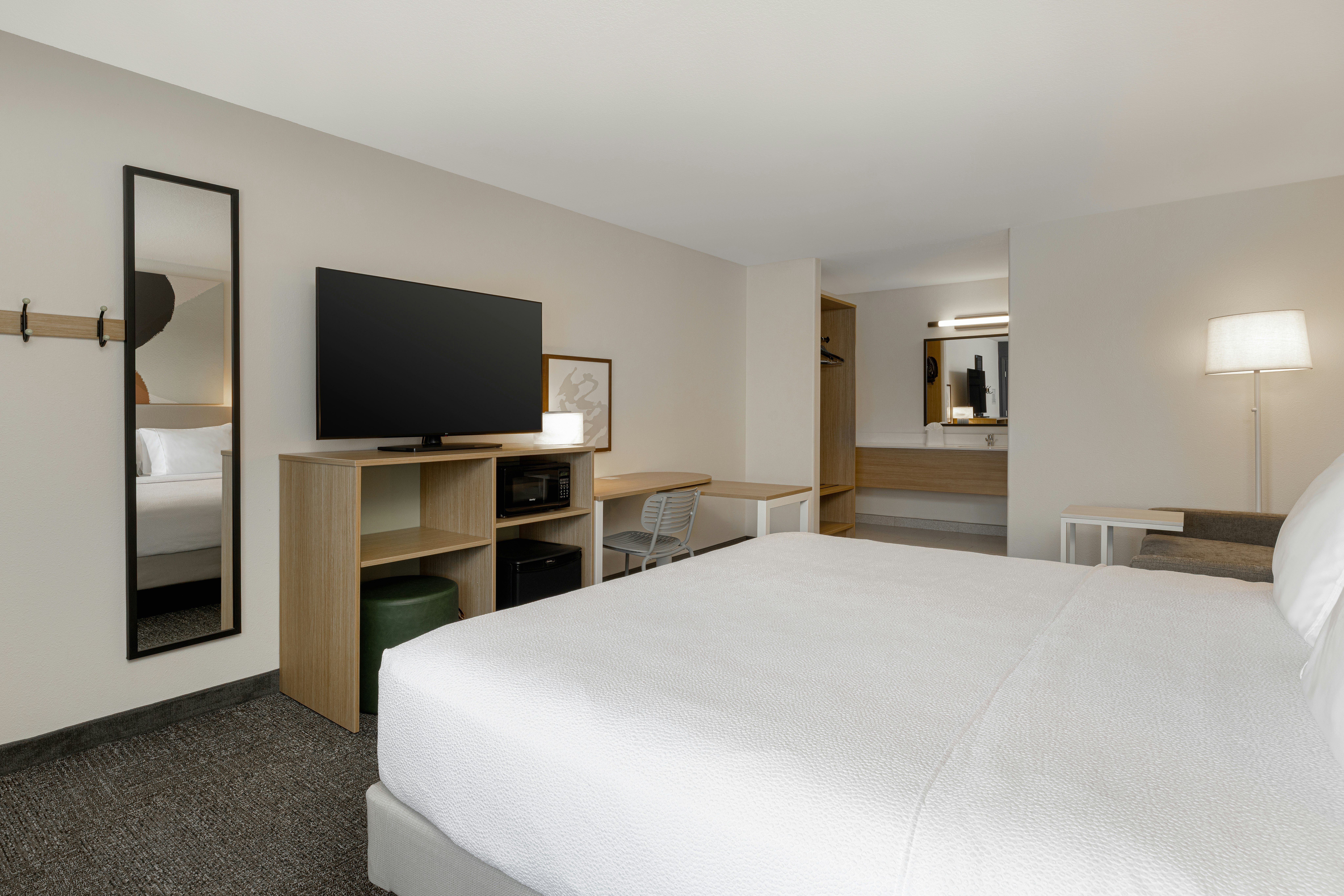 غرفة بسرير كينج، Spark by Hilton Santa Nella 4/7