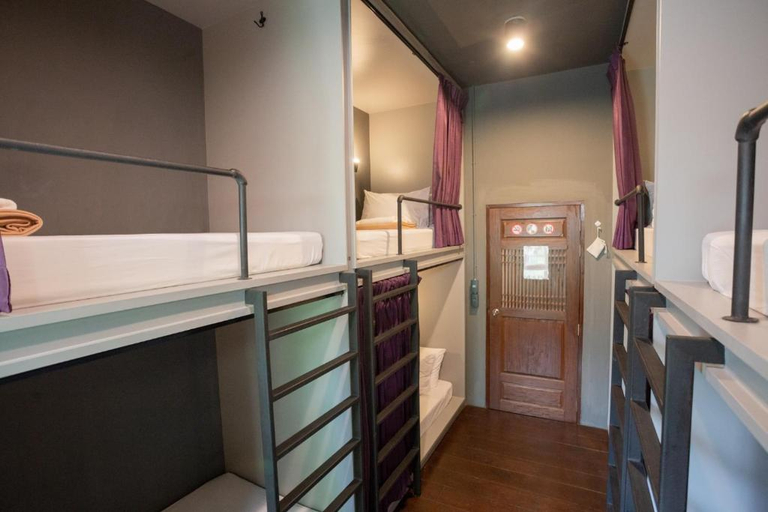 Mixed Dorm, 8 People