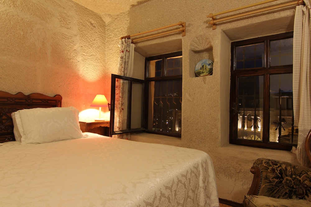 Ascension Cave Suite 1/30