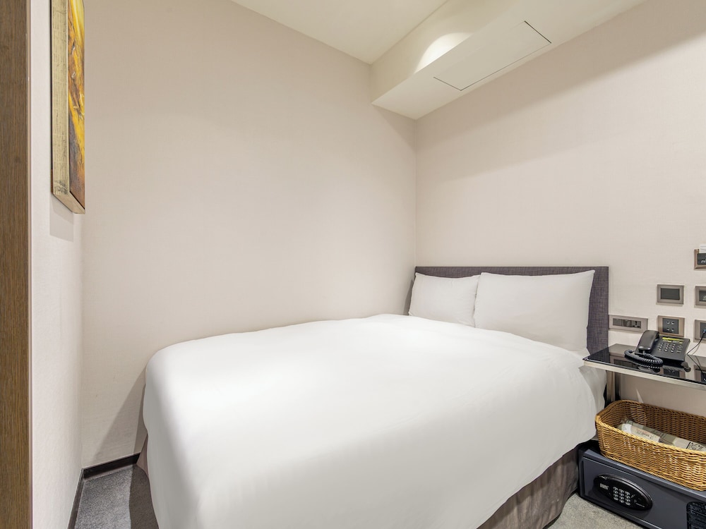Standard, Double Bed, No Window, Accessible