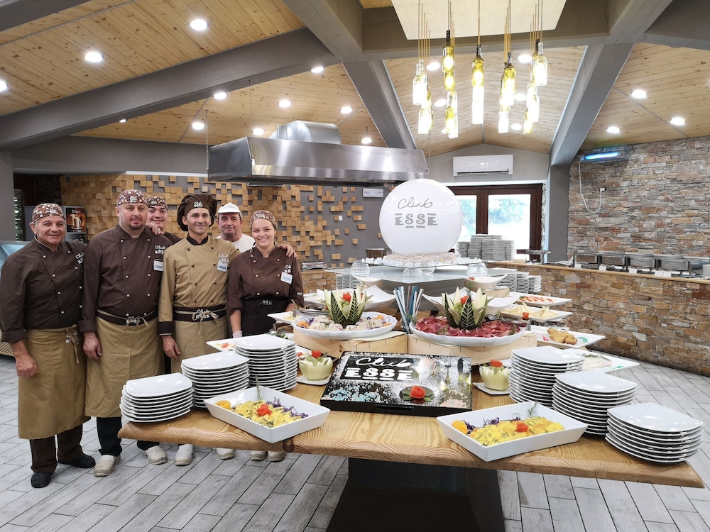 restaurant cafeteria