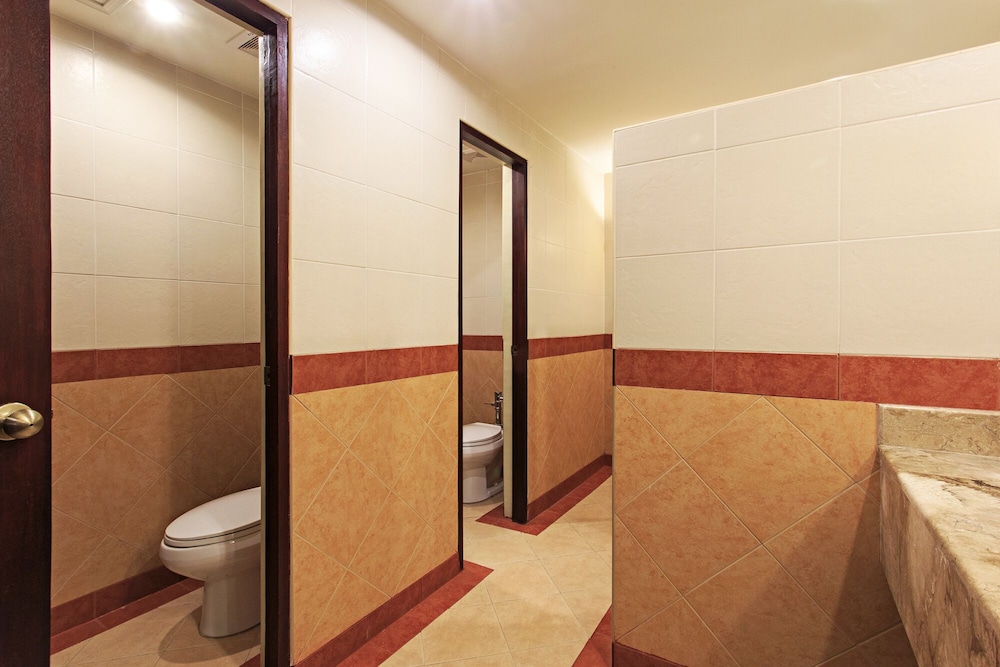 Sarrosa International Hotel And Residential Suites 50/50