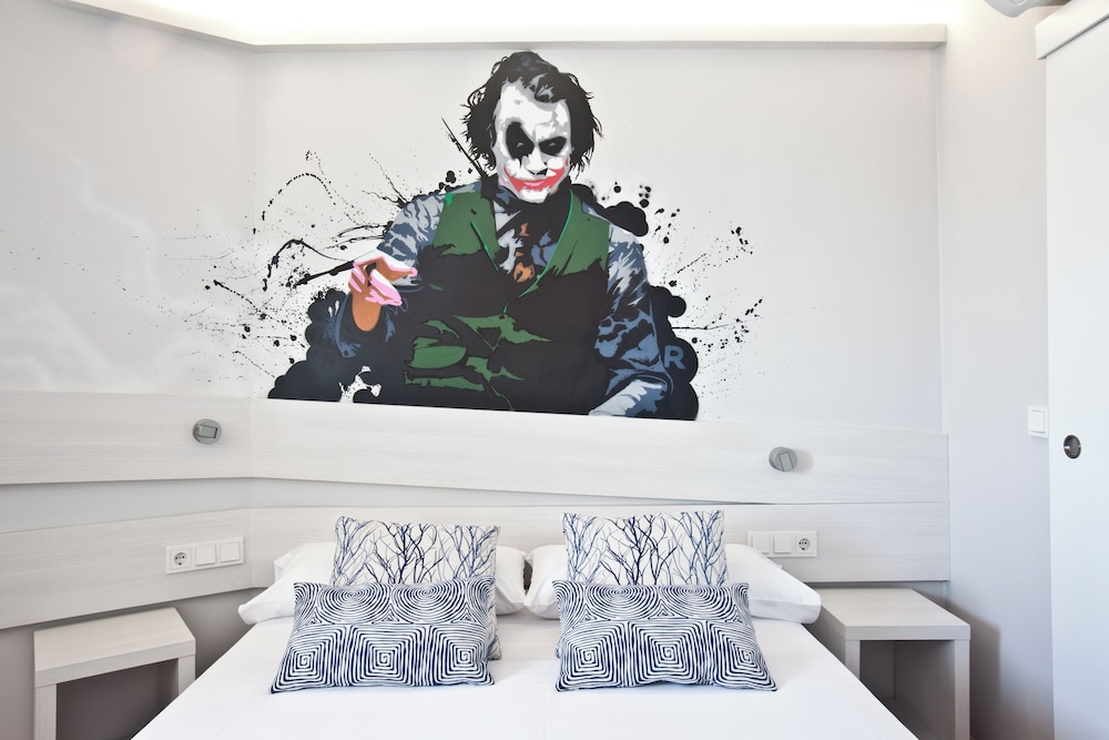 Hotel Ryans La Marina 7/69