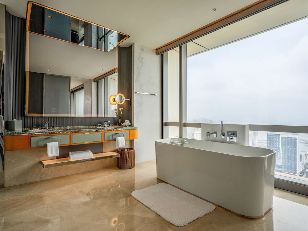غرفة كلوب فاخرة بسرير كينج بإطلالة على المدينة، Sofitel Haikou Hotel 6/8