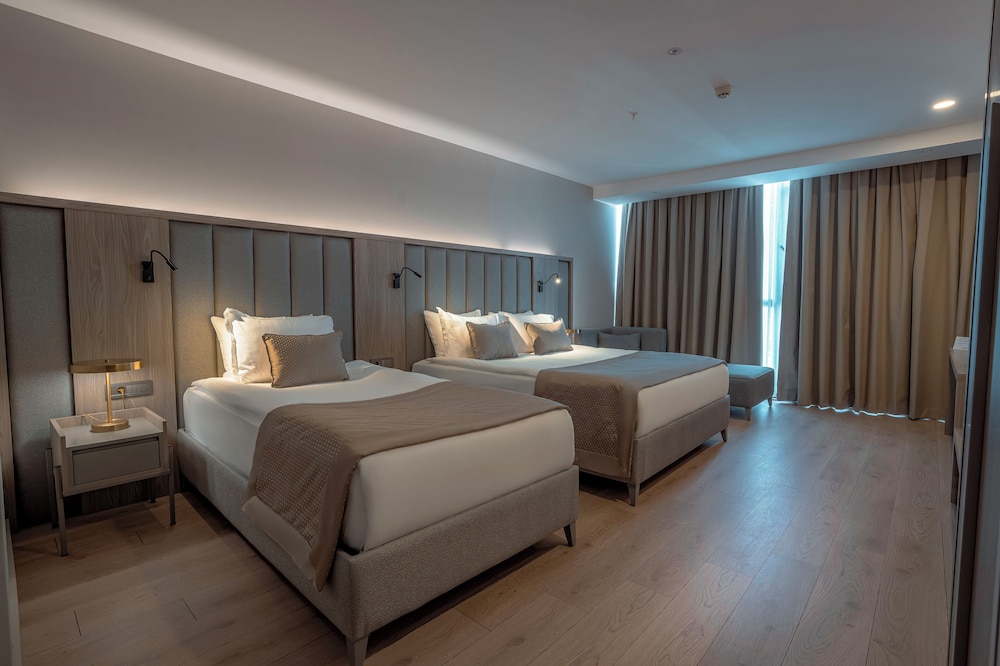 Renex Hotel 12/38