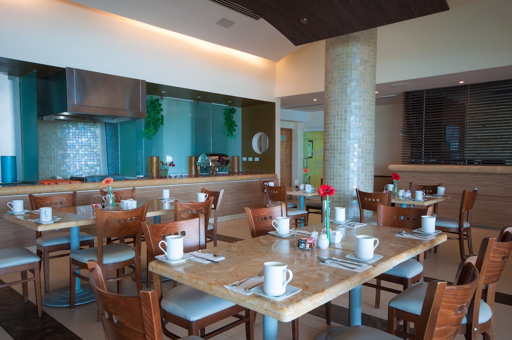 Artisan Family Hotels & Resort Collection Playa Esmeralda 63/79