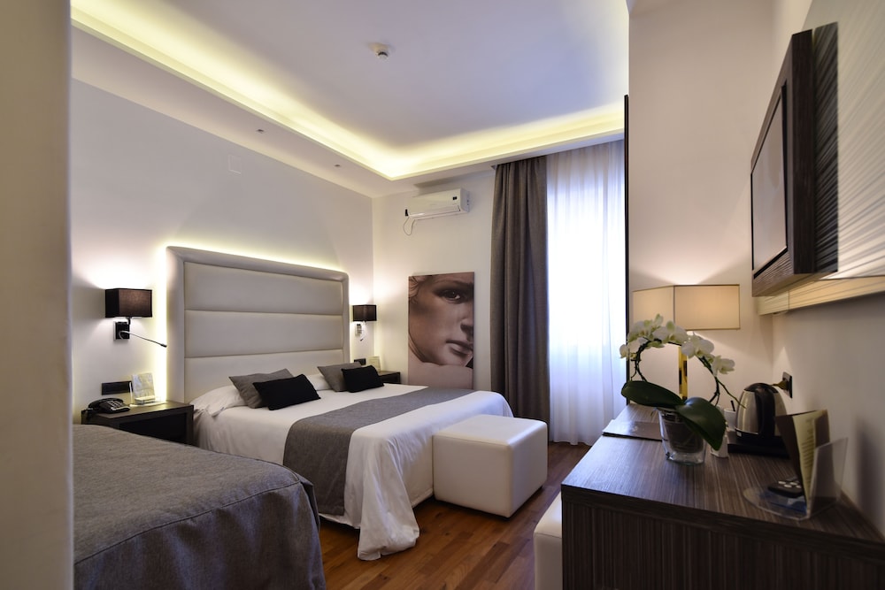 ROOM, TRIPLE