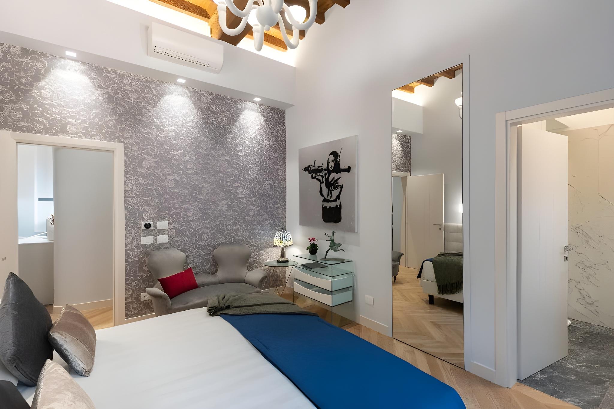Blue, Apartment