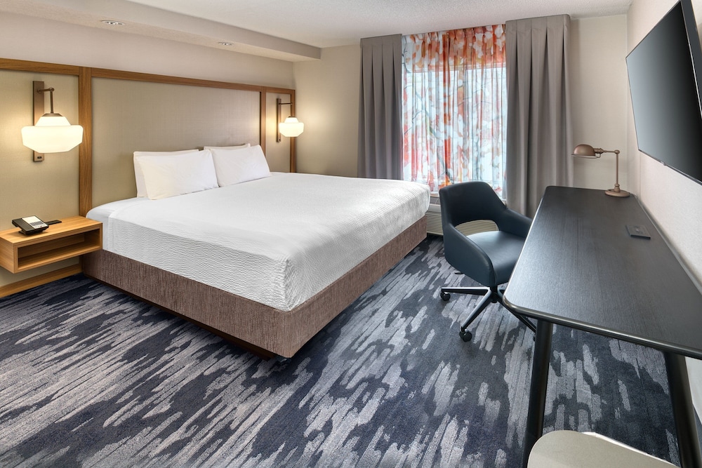 Suite, King Bed, Sofa