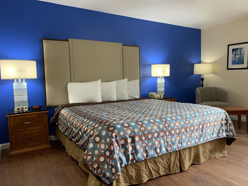 Suite, King Bed, Sofa