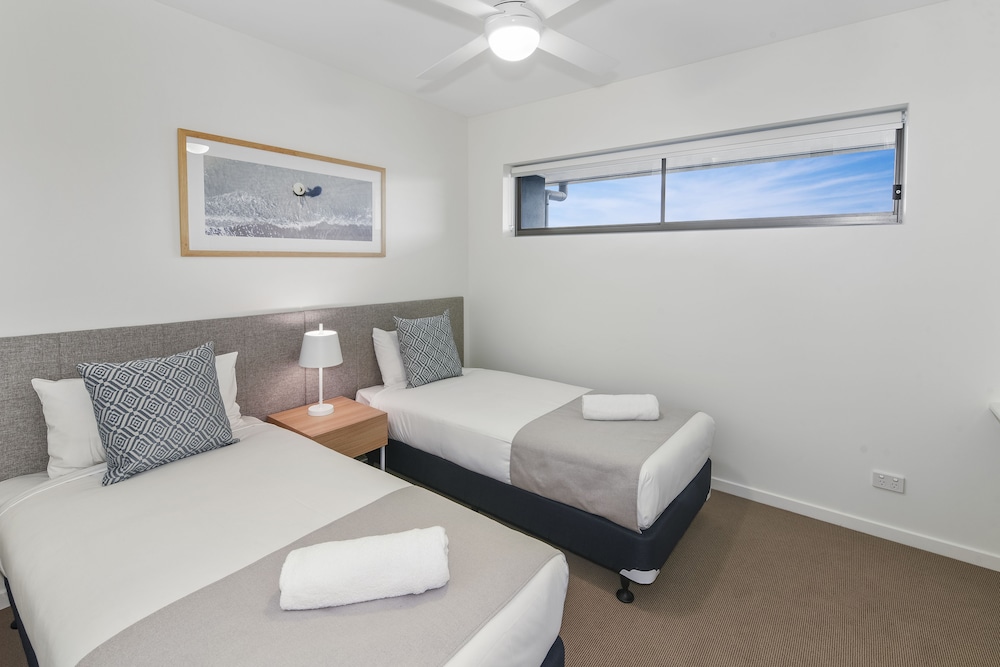 2 BEDROOMS, APARTMENT, LAKE VIEW