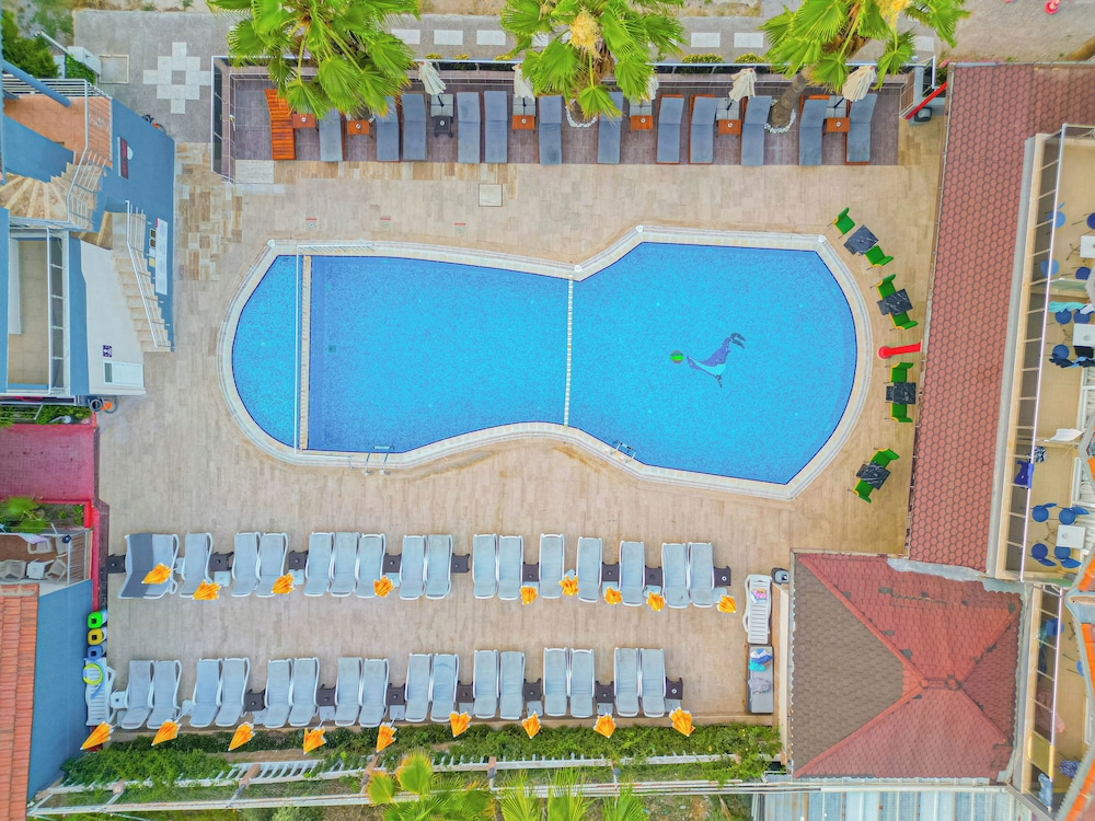 Sayanora Hotel & Park 4/50