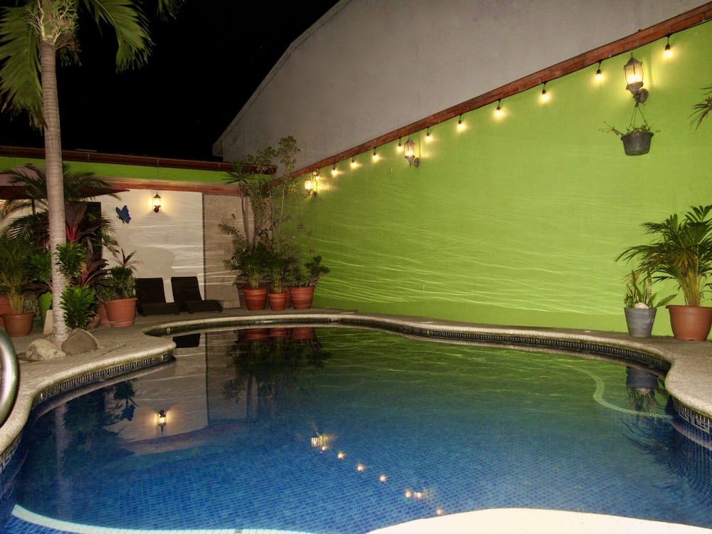 La Guaria Inn And Suites Hotel 36/65