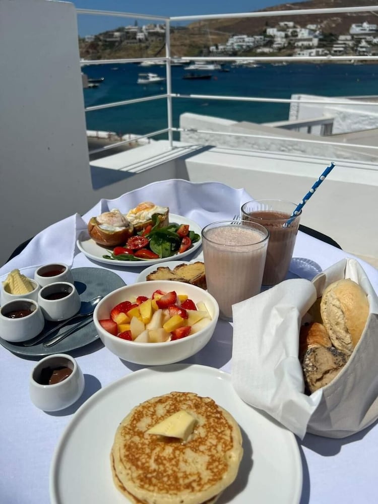CUBIC Mykonos Seafront Design Suites 37/58