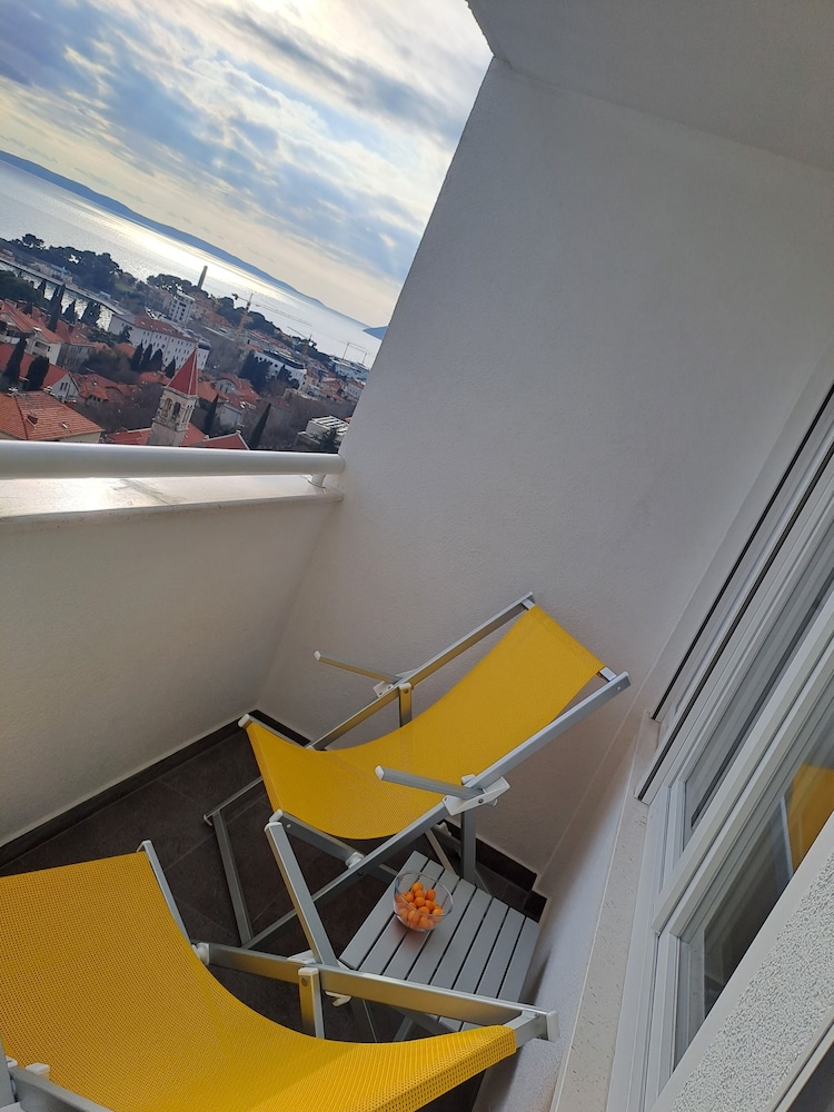 Studio Apartments 4 You In Split 7/89