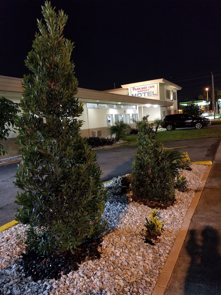Parkway Inn Airport Motel 42/56