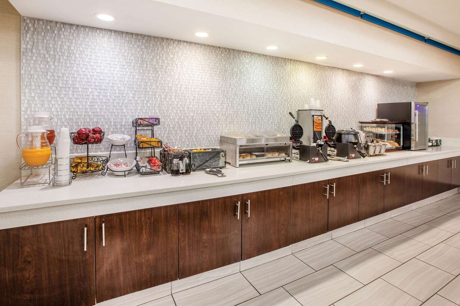 La Quinta Inn & Suites by Wyndham Cincinnati Airpt Florence 32/47