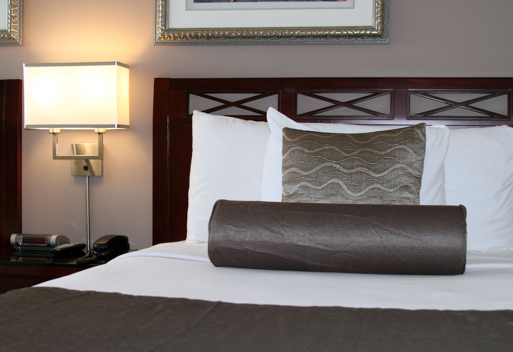 Red Lion Inn & Suites 25/69