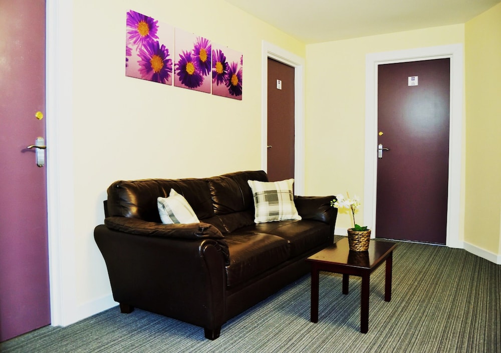 The Breadalbane Arms Room Only Hotel 32/38