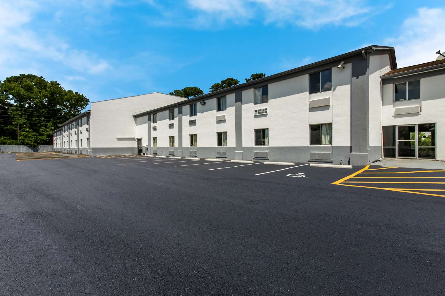 Econo Lodge Cherry Point 40/43