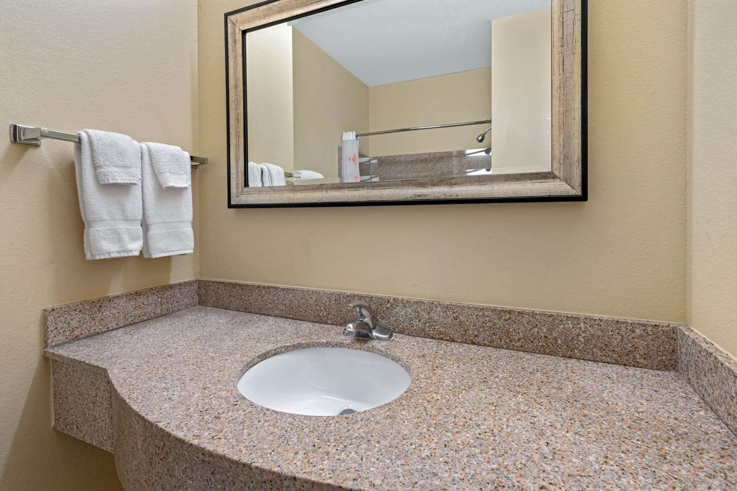 La Quinta Inn & Suites by Wyndham Morgan City 18/19