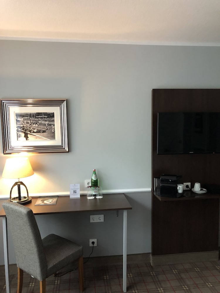 Top the Ascot Hotel Cologne 33/38