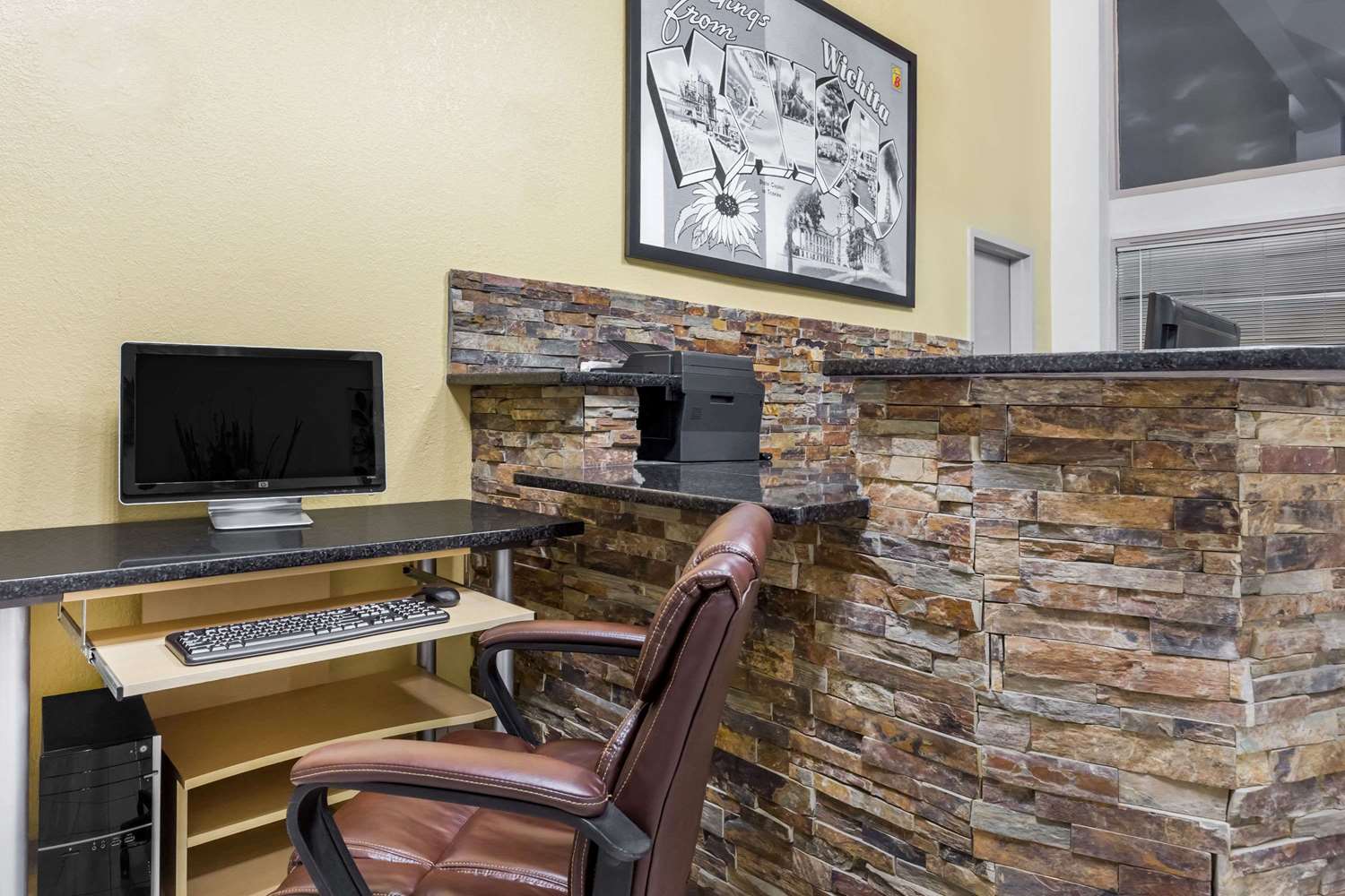 Super 8 by Wyndham Wichita Airport 40/47
